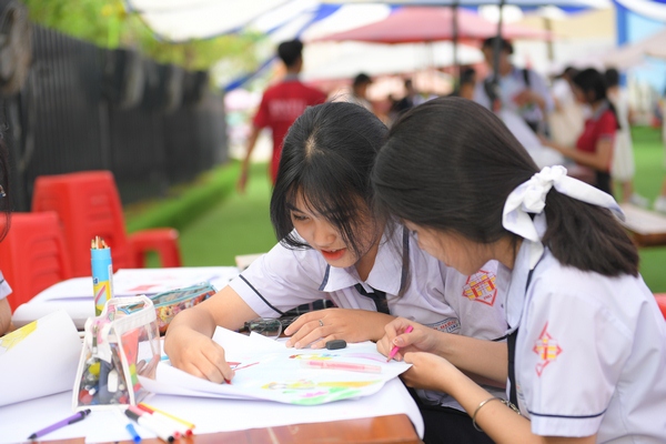 HOI THI VE TRANH VIET PHAP 2021-1 (Copy).JPG