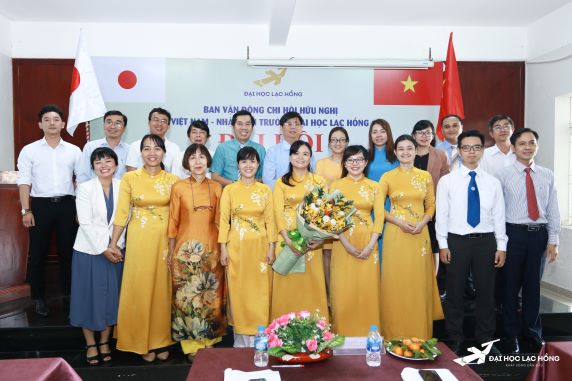 HHN V-N-BAI VIET DAC SAN 2.jpg