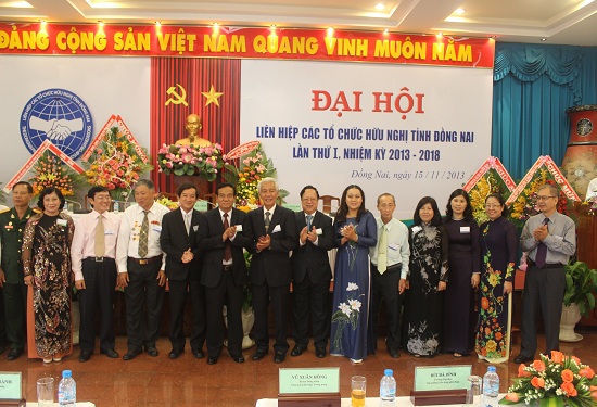 10-21-DOI NGOAI NHAN DAN TRONG TINH HINH MOI 1rs.jpg