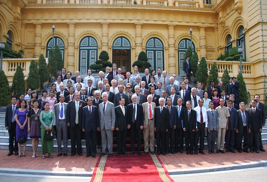 10-21-DOI NGOAI NHAN DAN TRONG TINH HINH MOI rs.jpg