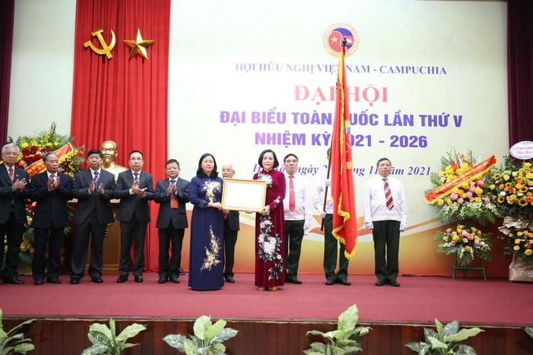 Hội HN Việt Nam-Campuchia đón nhận Huân chương Lao động hạng Nhì (Copy).jpg