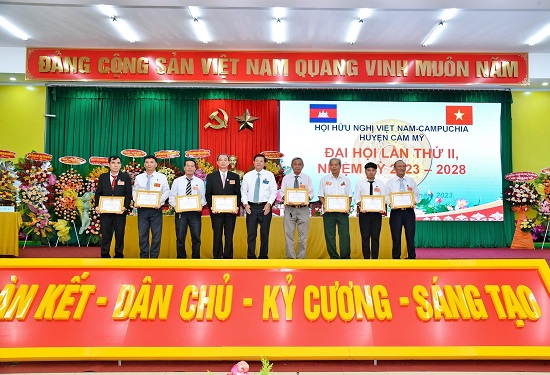 ĐH V-C Cẩm mỹ 3.jpg
