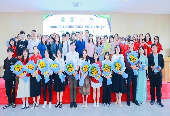 Hùng biện T.Nhật 2.jpg