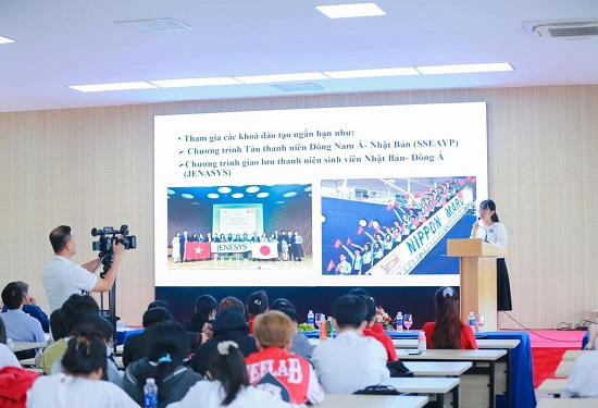 Hùng biện T.Nhật 3.jpg