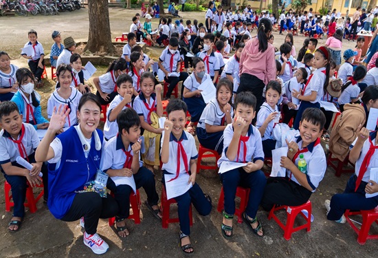 KFHI khám từ thiện4.jpg