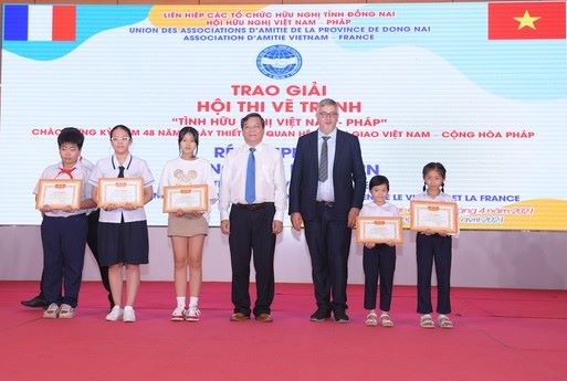 1136.HOI%20THI%20VE%20TRANH%20VIET-PHAP%202021-2.jpg
