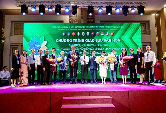 19.2 Giao luu TLSQ.JPG