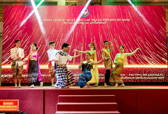 19.3 Giao luu TLSQ.JPG
