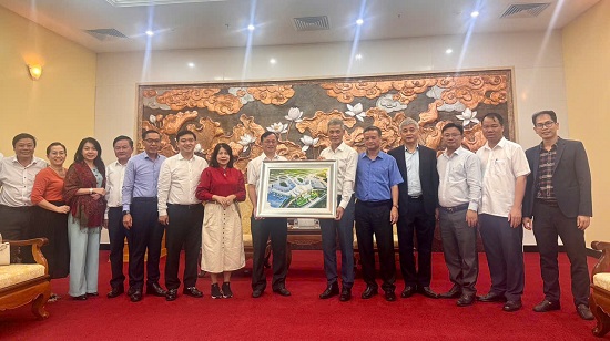 2025-TET LAO CAM8.jpg